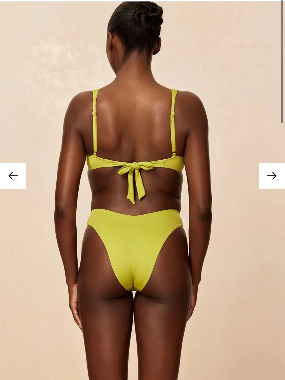 Monday Swimwear Clovelly Top - Apple Size Small